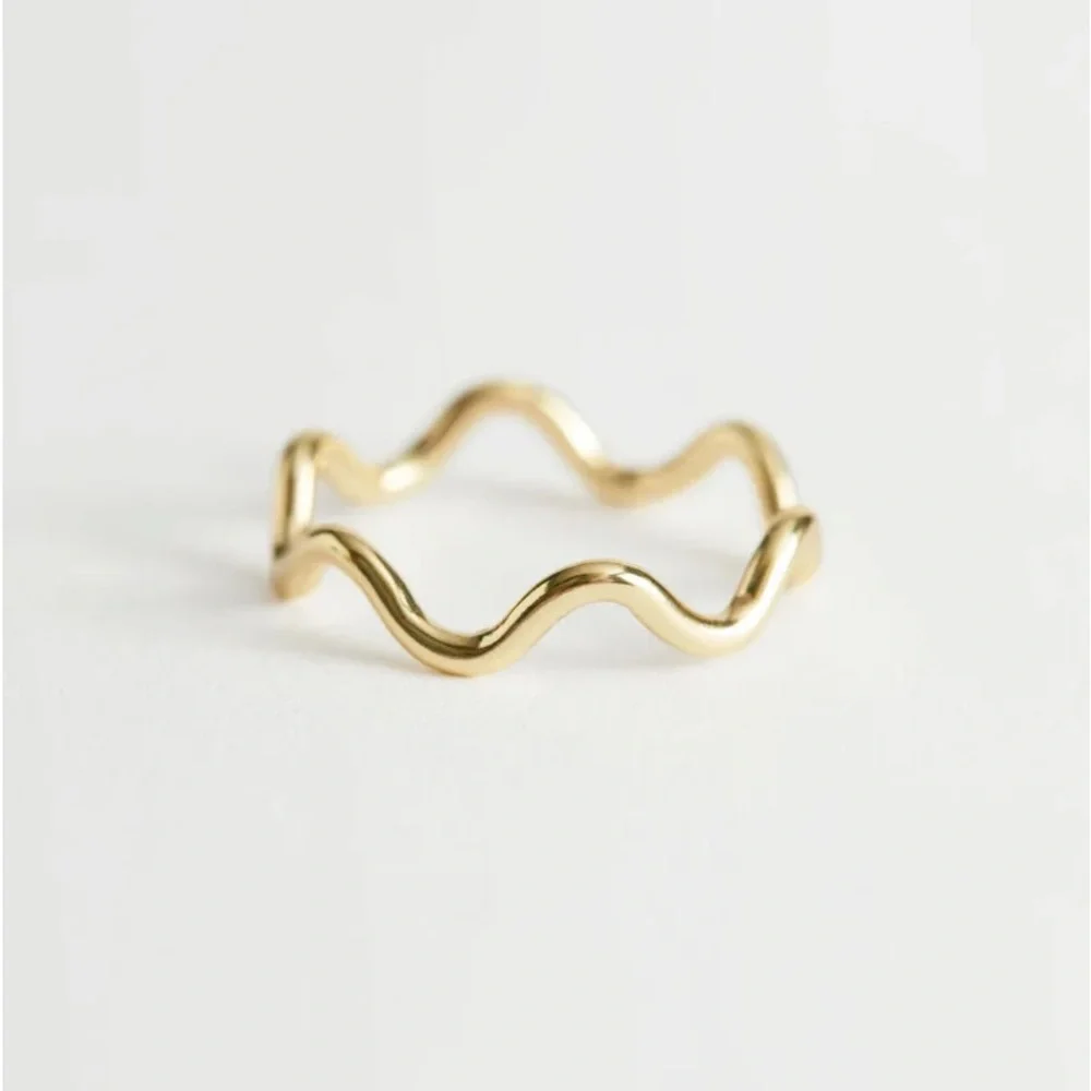 Delicate Gold Wave Ring